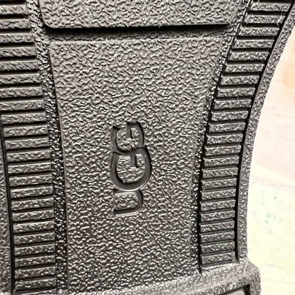 UGG: Josefene Black suede boots in size 9. Pre-owned. Very good condition. - Picture 4 of 8